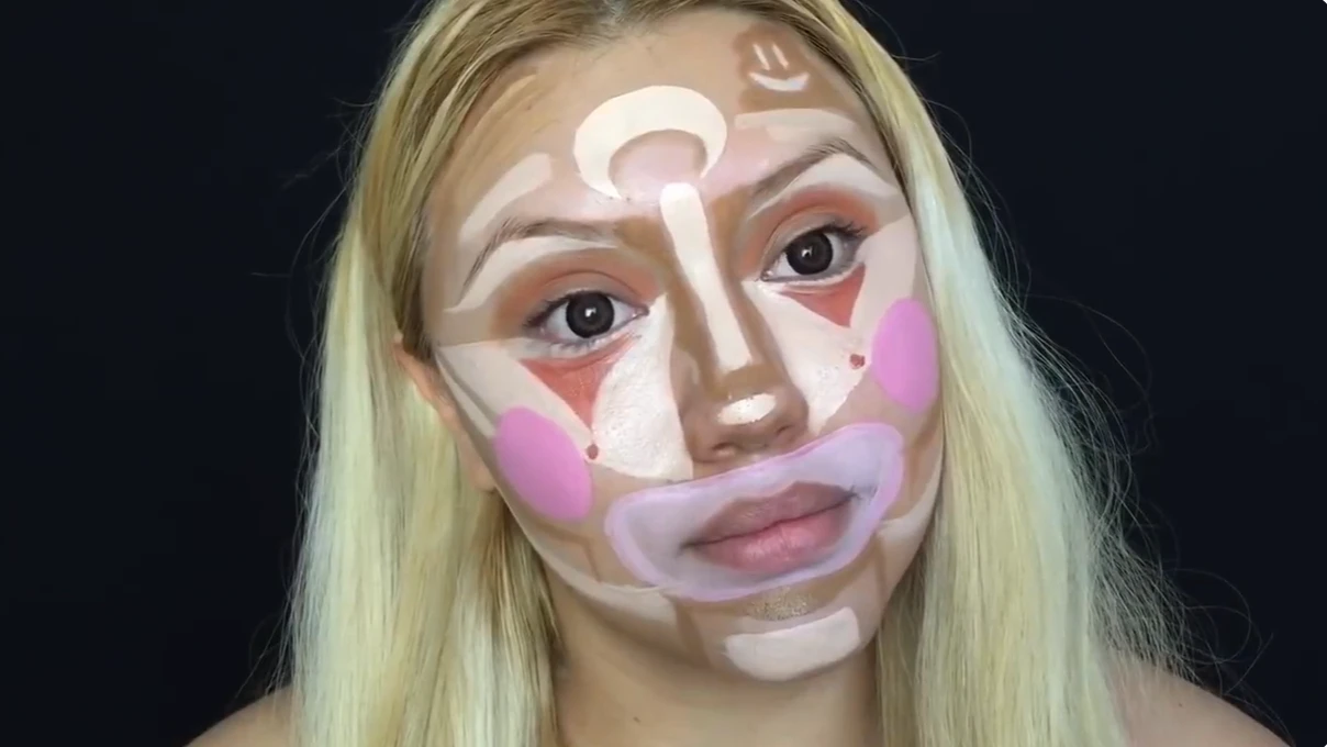 Principe du clown contouring avec zones claires foncées et correctrices avant estompage