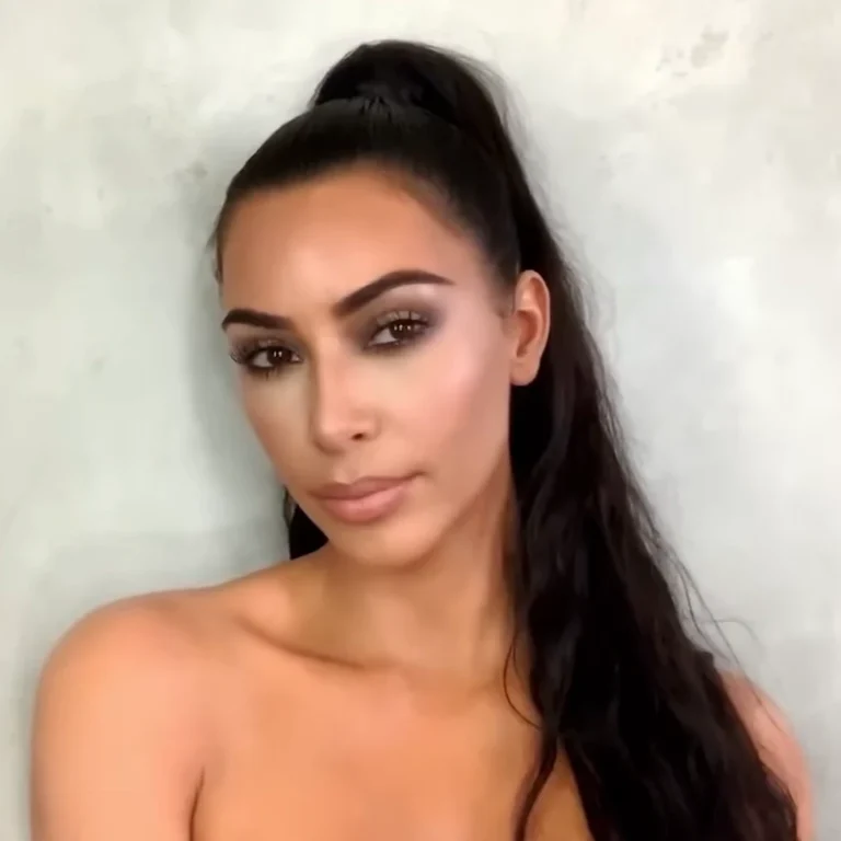 Tout savoir de l&rsquo;iconique contouring de Kim Kardashian